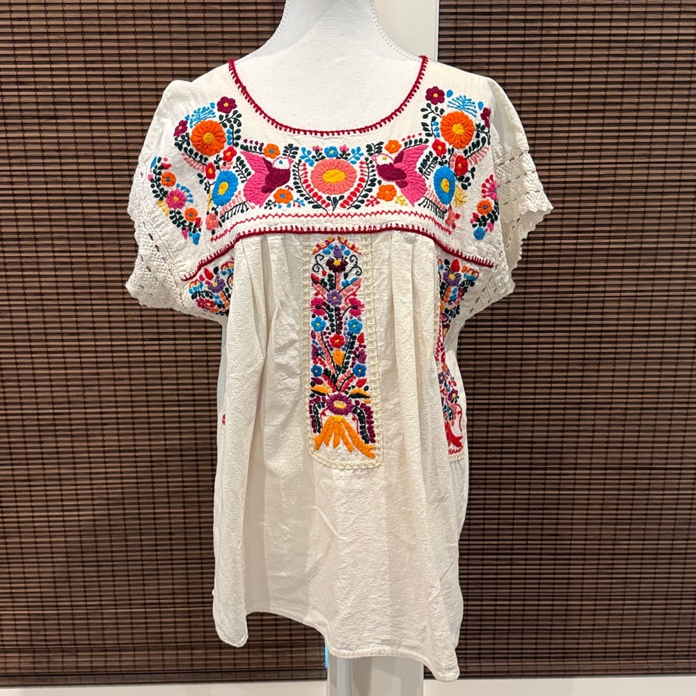 Vintage embroidered Mexican floral top GUC